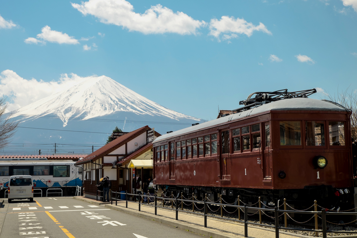 富士山と駅